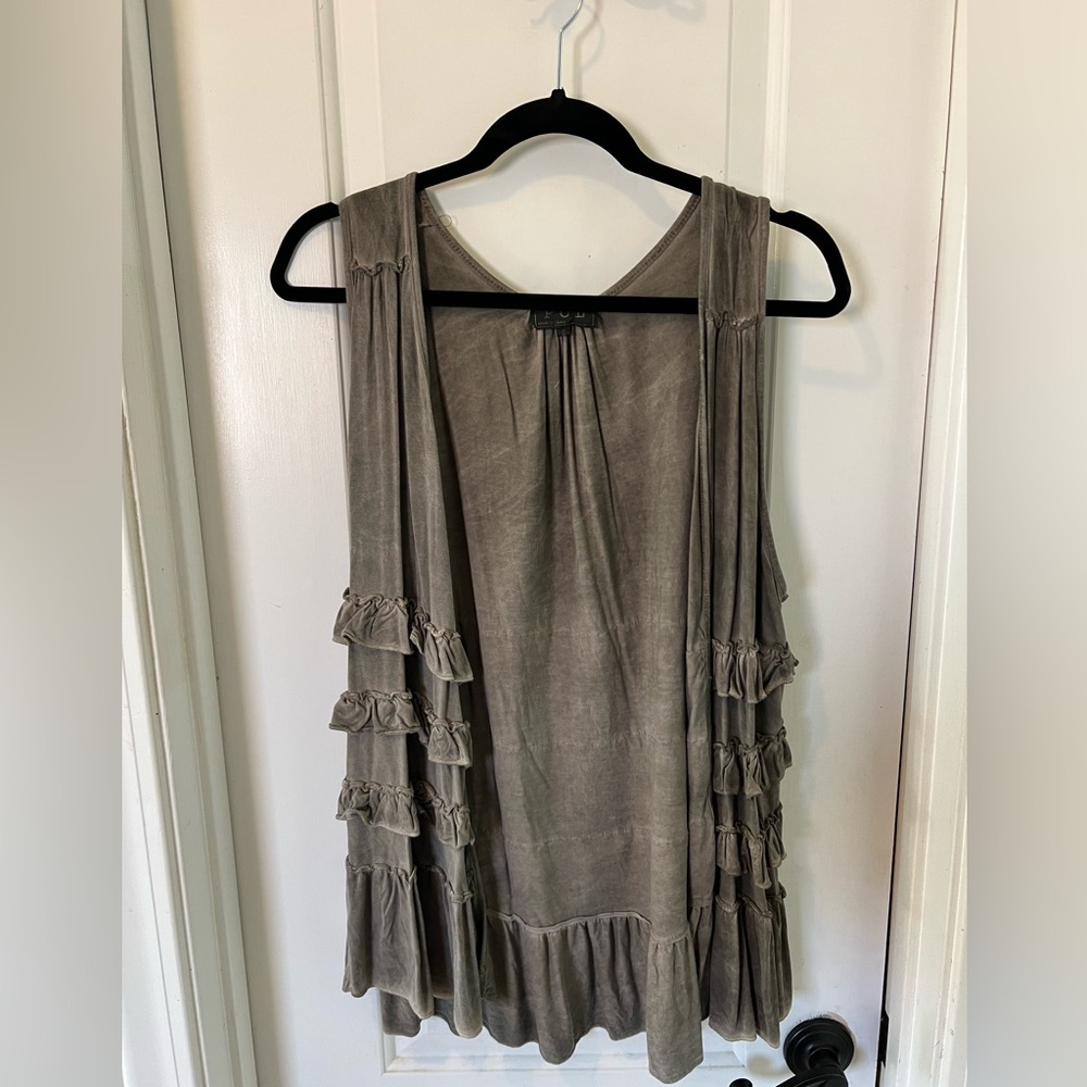 Ruffle vest